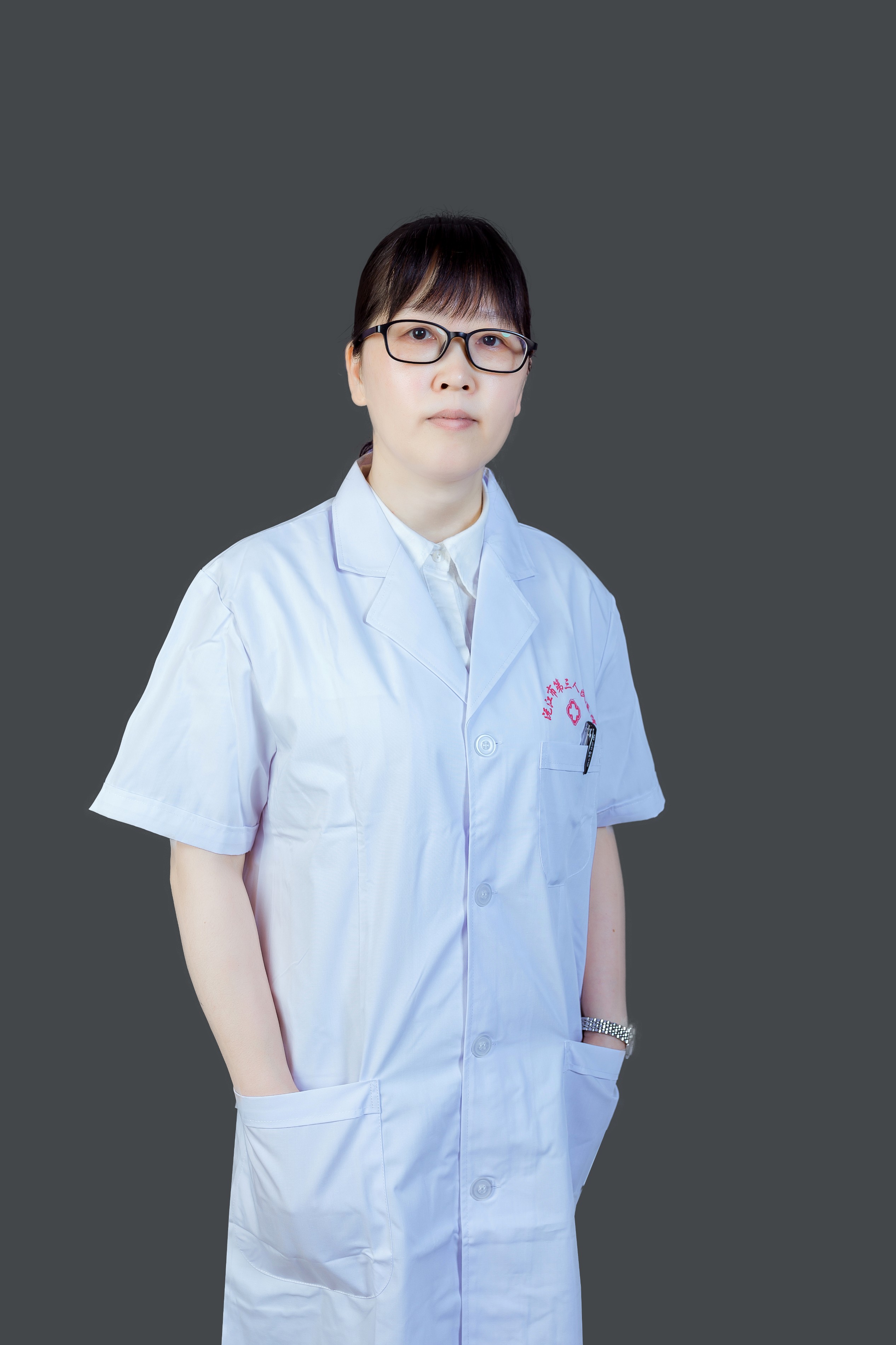 李平芳  医师